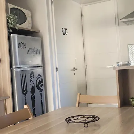 Mobile Home Climatise 2 Chambres Port La Nouvelle בקתה *